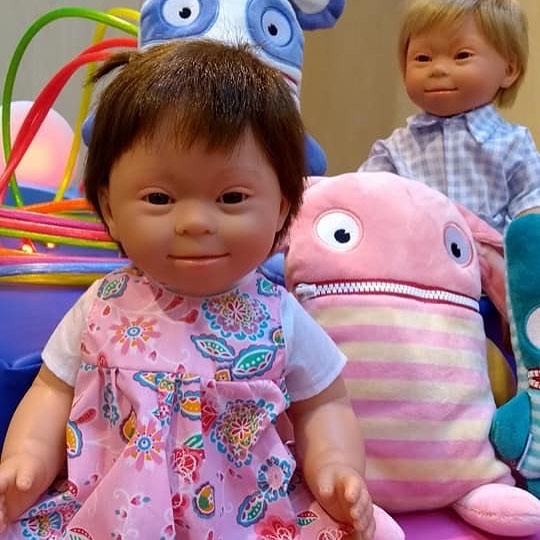 Variante Fuera Establecimiento Síndrome de Down : Los muñecos de indentificación - Hop'Toys
