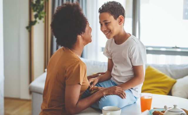 Una madre y su hijo